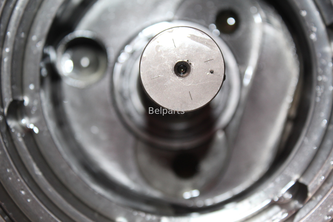 ZX240-3 ZX240F-3 ZX240LC-3 تخفيض حركة السفر لقطع غيار حفارات هيتاشي 9243839 9256989 علبة تروس السفر